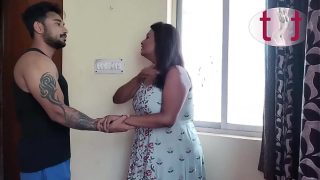 Fun with big milky boobs of desi aunty Video